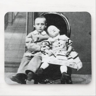 Mousepad Retrato Assombrador de Irmãos Vintage 