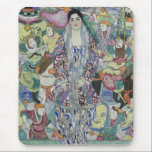Mousepad Retrato de Friederike Maria Beer por Gustav Klimt<br><div class="desc">Retrato de Friederike Maria Beer (1916) por Gustav Klimt é uma pintura de retrato de arte fina do Simbolismo da Era Vitoriana antiga. Friederike-Maria solicitou que Klimt a pintasse com um vestido da Oficina Vienense que ela usava exclusivamente. Klimt decidiu que ela deveria vestir seu casaco de pele do avesso...</div>
