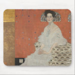 Mousepad Retrato de Fritza Riedler por Gustav Klimt<br><div class="desc">Retrato de Fritza Riedler (1906) por Gustav Klimt é uma pintura de retrato de arte vitoriana do simbolismo das artes plásticas. Fritza Riedler está sentada em uma cadeira de braço decorada com motivos dourados e prateados em forma de olho. Os quadrados ouro e prata repetem-se na parede de trás. Sobre...</div>