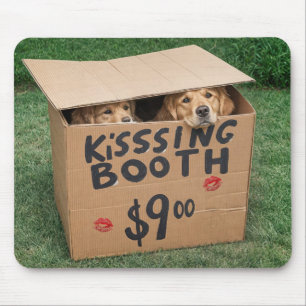 Mousepad Retriadores De ouro Na Boca De Beijo