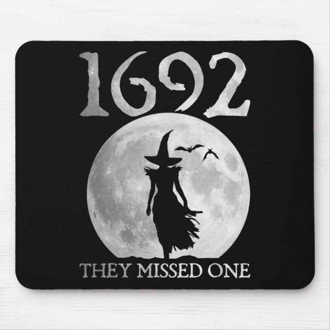 Mousepad Retro 1692 Perderam Um Salem De Bruxa 1692 Hallow (Frente)