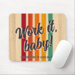 Mousepad Retro Vintage strips Nome personalizado Diversão!<br><div class="desc">Esqueça os chatos quadrados de mousepad, sua mesa merece uma bola de produtividade divertida de disco! Este não é o porta-voz da sua avó, é um monte de vibrações retrorreflectoras prontas para alimentar seu dia de trabalho. Imaginem isto: o vosso nome a borbulhar em fontes ousadas ao lado de "Trabalhe,...</div>