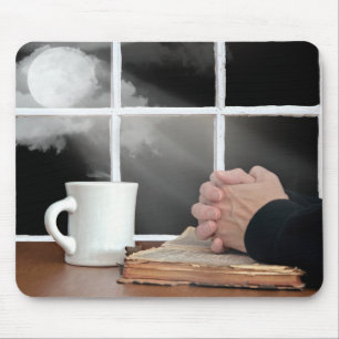 Mousepad Rezando Mãos Na Bíblia