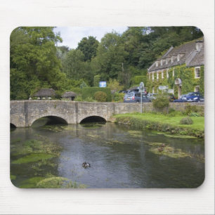 Mousepad Ria de trutas na vila de Bibury,