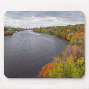 Mousepad rio mississippi e margens arborizadas em minneapol