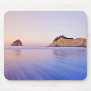 Mousepad Rocha do monte de feno em ondas azuis borradas