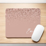 Mousepad Rosa Dourado-menina - Mous-Monograma Rosa-Brilhant<br><div class="desc">Rosa Dourado - Nome do Monograma e do Mousepad Iniciais (mouse pad) com brilho brilhante brilhante rosa e cintilante rosa escovado. Isto faz o doce e perfeito aniversário de 16 anos, casamento, chá de panela, aniversário, chá de fraldas ou festa de solteira presente para alguém que ama luxo de luxo...</div>