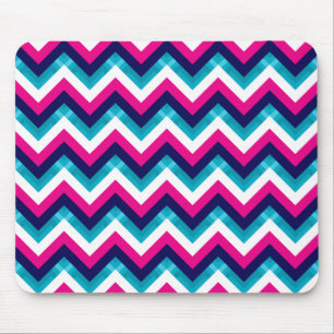 Mousepad Rosa e teste padrão geométrico azul de Chevron