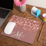 Mousepad Rosa Escuro Dourado Lixeira Personalizado<br><div class="desc">Este design não contém glitter ou sequências reais. Pode ser personalizado na área fornecida pela alteração da foto e/ou do texto. Ou pode ser personalizado clicando em Personalizar este Modelo e, em seguida, escolhendo o clique para personalizar mais a opção e excluir ou alterar a cor do plano de fundo,...</div>