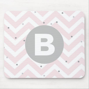 Mousepad Rosa Pastel Chevron e Monograma Cinza Pontos