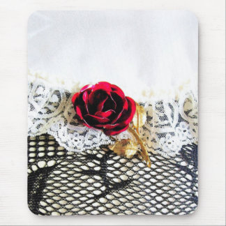 Mousepad Rosa vermelha romântica e rendas brancas