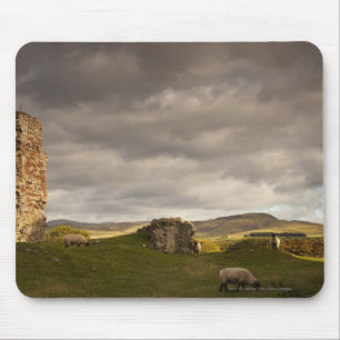 Mousepad Ruínas do castelo de Cessford com os carneiros qu