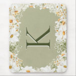 Mousepad Rustic Summer Daisies<br><div class="desc">Este doce e simples design apresenta um monograma inicial num sábio verde angustiado rodeado por um quadro de belas margaridas de aquarela e o hálito do bebê. Estabelecido na data adicionada. Criado pela imprensa simplesmente de farmácia.</div>