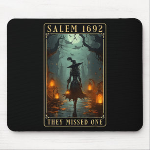 Mousepad Salem 1692 Perderam Uma Bruxa De Halloween