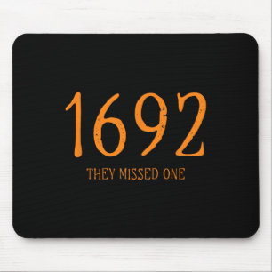 Mousepad Salem 1692 Perderam Uma Bruxa Dia de as Bruxas eng