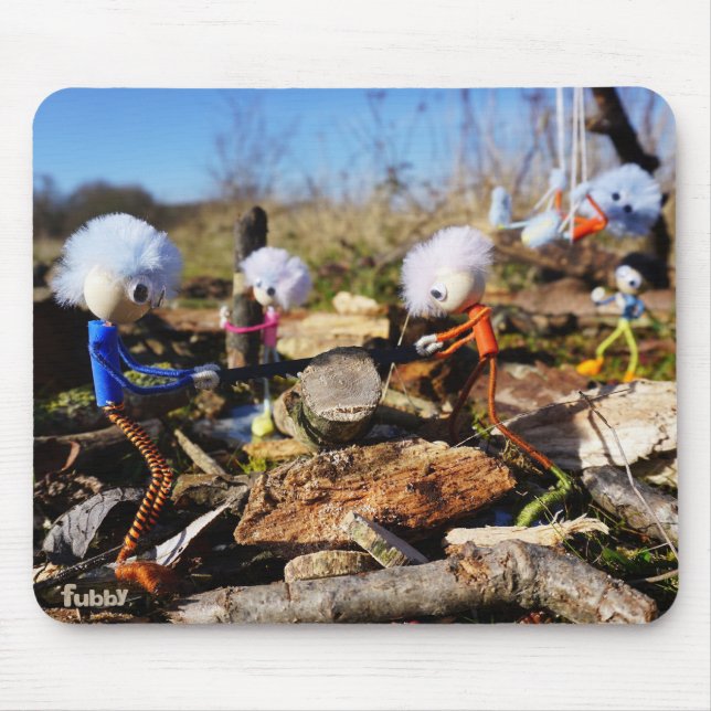 Mousepad Samenwerking van Fubby poppetjes op een houtwerkpl (Frente)