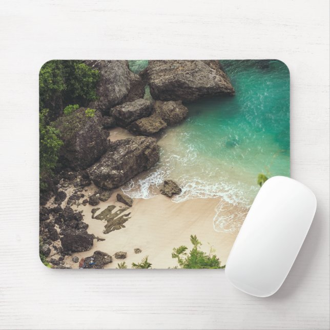 Mousepad Sandy Beach Cove com Árvores Verdes, Rochas e Ocea (Com mouse)