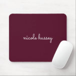 Mousepad Script Burgundy | Na moda Monograma Moderno<br><div class="desc">Um simples na moda de design de monograma personalizado em um manual casual, escrito em uma bela Borgonha monocromática em greve. O monograma pode ser facilmente personalizado para fazer um design tão único quanto você! O presente ou acessório perfeito para qualquer ocasião.</div>