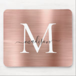 Mousepad Script de Monograma de Metal com Cor-de-Rosa Rosa<br><div class="desc">Script Dourado de Monograma de Metal Brutado Rosa Rosa Rosa Esbranquiçada</div>