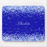Mousepad Script de nome do brilho azul-real<br><div class="desc">Um fundo azul-real chic,  decorado com brilho azul claro,  brilhos. Personalize e adicione um nome escrito com um script estilo moderno,  elegante e escrito à mão.</div>