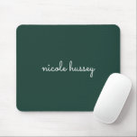 Mousepad Script Verde Esmeralda | Na moda Monograma Moderno<br><div class="desc">Um simples na moda de design de monograma personalizado em um manual casual, em verde-esmeralda e branco monocromáticos impressionantes. O monograma pode ser facilmente personalizado para fazer um design tão único quanto você! O presente ou acessório perfeito para qualquer ocasião.</div>