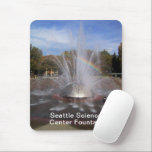 Mousepad Seattle Science Center Fountain Washington Photo<br><div class="desc">Seattle Science Center Fountain Photo in Washington product. Linda foto da fonte com um arco-íris. Personalize este modelo ou Edite-o ainda mais para mais alterações.</div>