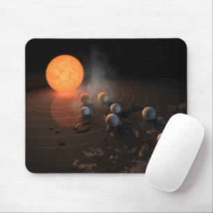 Mousepad Sete planetas em órbita em torno da estrela.