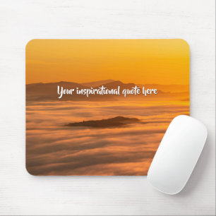 Mousepad Seu texto personalizado sobe acima da paisagem neb