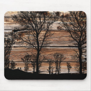 Mousepad Silhueta De Árvore De Madeira No Conselho De Barn
