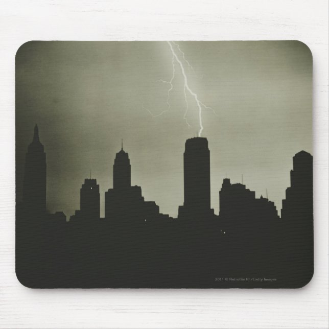 Mousepad Silhuetas dos arranha-céus e do relâmpago no céu (Frente)