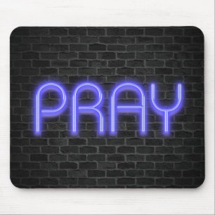 Mousepad sinal de Néon PRAY brilhante no tijolo