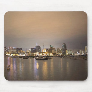 Mousepad Skyline dos veleiros de San Diego da noite
