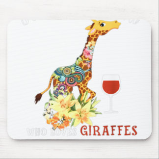 Mousepad Só Uma Mulher Que Ama Girafas E Bebe Vinho.
