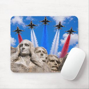 Mousepad Sobrevôo de Avião de Combate no Monte Rushmore