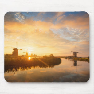Mousepad Sol sobre moinhos de vento e um rio na Holanda