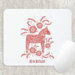 Mousepad sueco Dala Horse Personalizado<br><div class="desc">Um Cavalo Dala tradicional da Suecia. Remova ou altere o nome para personalizar.</div>