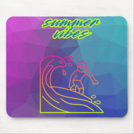 Mousepad Summer vibe o garoto surfando.