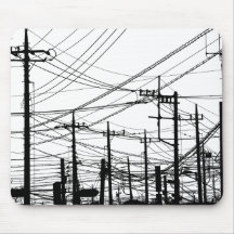 Telefone antigo e linhas de alimentação