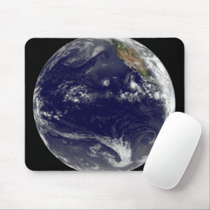 Mousepad Terra Com Três Ciclones Tropicais No Pacífico.