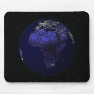Mousepad Terra completa na noite que mostra África e Europ