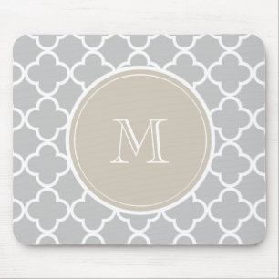 Mousepad Teste padrão cinzento de Quatrefoil, monograma