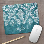 Mousepad Texto Personalizado da Cor damasco Turquesa Grungy<br><div class="desc">Um padrão de vintage com um design de chalkboard e rendas. Olhem com atenção para as flores e folhas. Um design de moda com cores de tom de joia e elegância. Os itens são mais fáceis de personalizar quando você substitui todos os textos e fotos primeiro. Se sua arte ainda...</div>