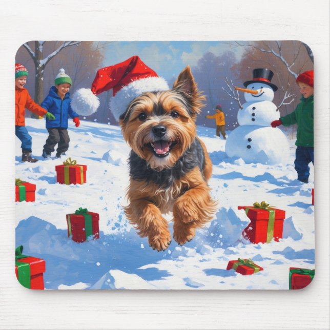 Mousepad Tibetano - Terrier correndo em neve com chapéu de  (Frente)