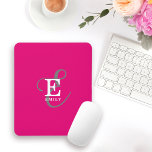 Mousepad Típica de Monograma Moderna, Na moda, Rosa Quente<br><div class="desc">Com um forte apelo ousado, este moderno mouse pad tem uma bela representação de seu nome e monograma com serifas clássicas e uma tipografia de script mais ornamentado em um layout simétrico equilibrado. Os três elementos se combinam com uma bela harmonia e criam seu próprio logotipo de marca pessoal. Mostrada...</div>