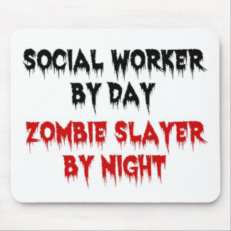 Mousepad Trabalhador Social por Dia Zombie Caça por Noite