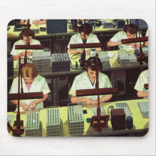Mousepad Trabalhadoras da Linha de Montagem de Telefones Em
