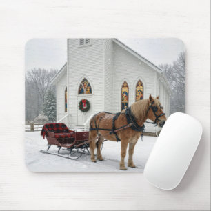 Mousepad Trenó Puxado a Cavalo de Natal Esperando Perto de