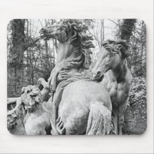 Mousepad Tritons que preparam dois cavalos do sol
