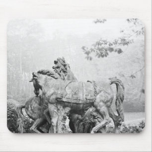 Mousepad Tritons que preparam dois cavalos do sol