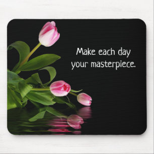 Mousepad tulipas cor-de-rosa sobre inspiração negra